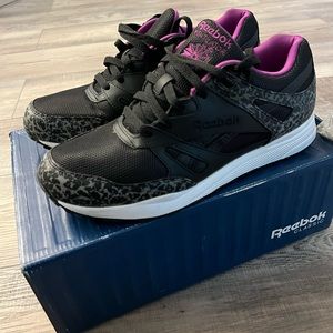 Cement - Reebok Ventilator
Size: 10
NEW
